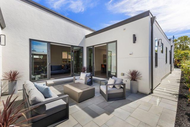 3080 South Court, Palo Alto, CA 94306