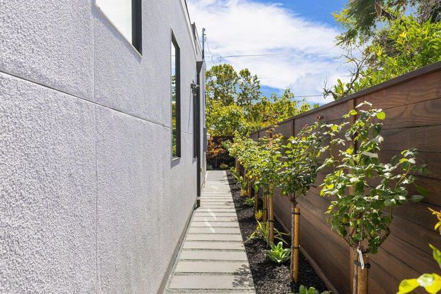 3080 South Court, Palo Alto, CA 94306