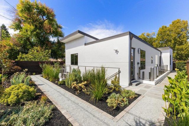 3080 South Court, Palo Alto, CA 94306