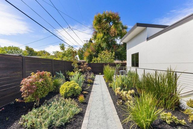 3080 South Court, Palo Alto, CA 94306