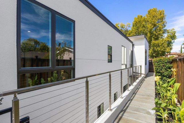 3080 South Court, Palo Alto, CA 94306