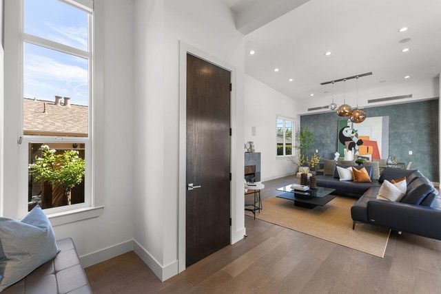 3080 South Court, Palo Alto, CA 94306