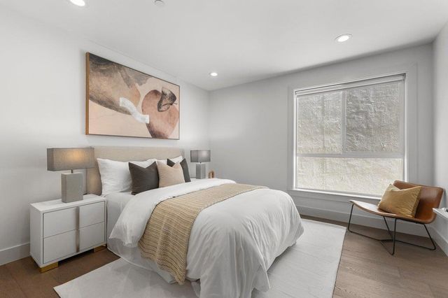 3080 South Court, Palo Alto, CA 94306
