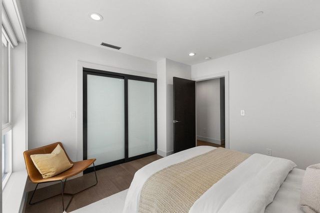 3080 South Court, Palo Alto, CA 94306