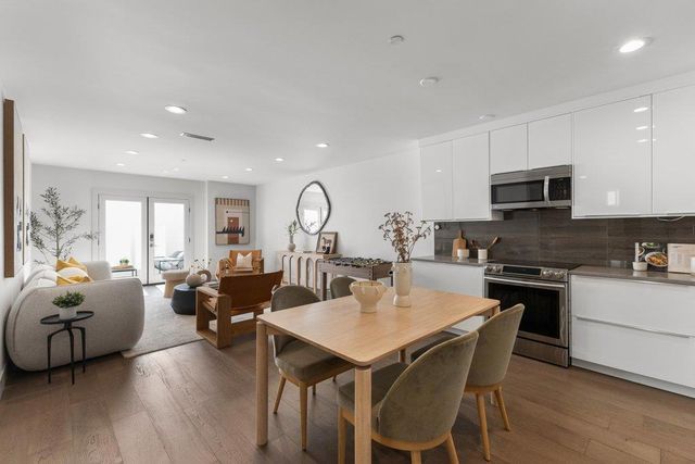 3080 South Court, Palo Alto, CA 94306