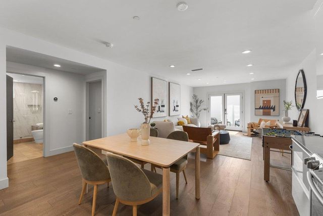 3080 South Court, Palo Alto, CA 94306