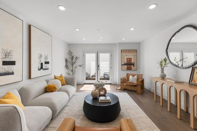 3080 South Court, Palo Alto, CA 94306