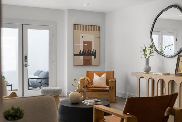 3080 South Court, Palo Alto, CA 94306