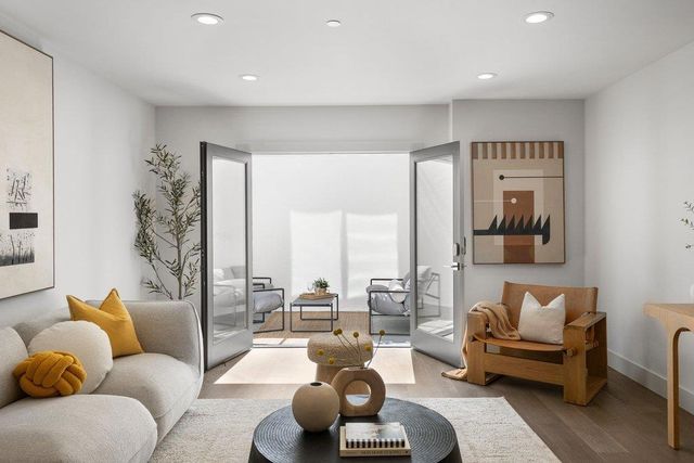 3080 South Court, Palo Alto, CA 94306