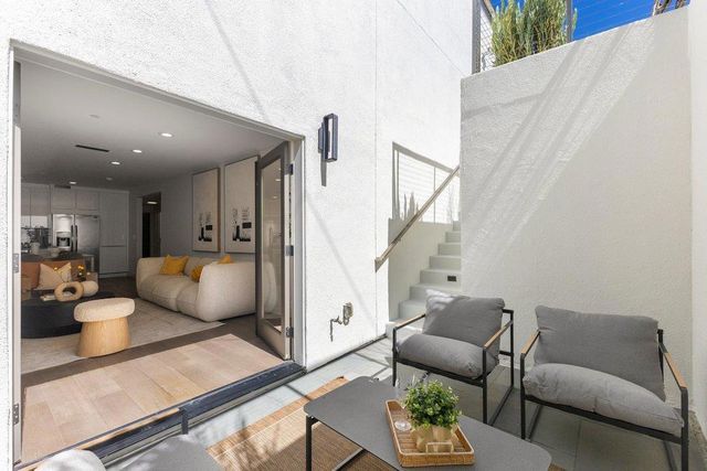 3080 South Court, Palo Alto, CA 94306