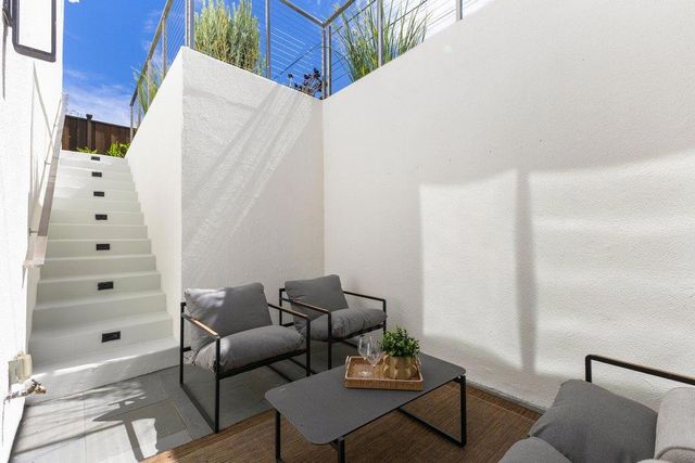 3080 South Court, Palo Alto, CA 94306