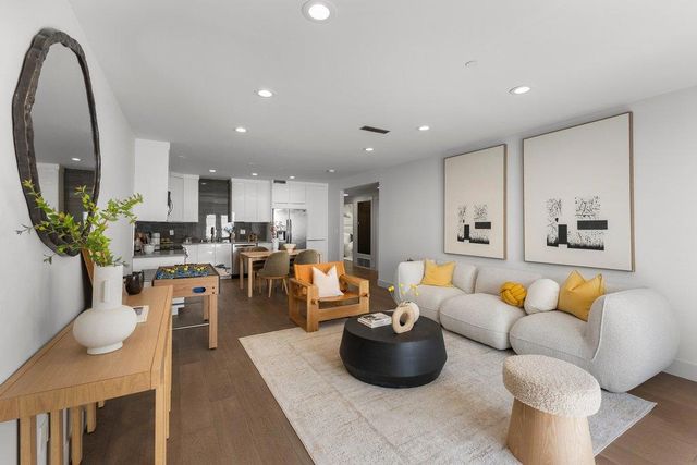 3080 South Court, Palo Alto, CA 94306