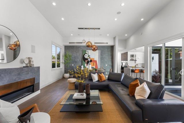 3080 South Court, Palo Alto, CA 94306