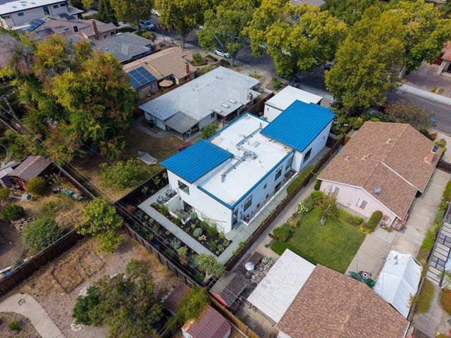 3080 South Court, Palo Alto, CA 94306