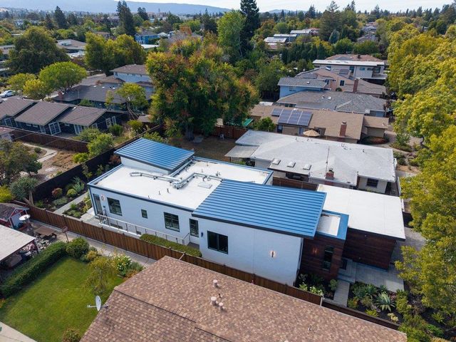3080 South Court, Palo Alto, CA 94306