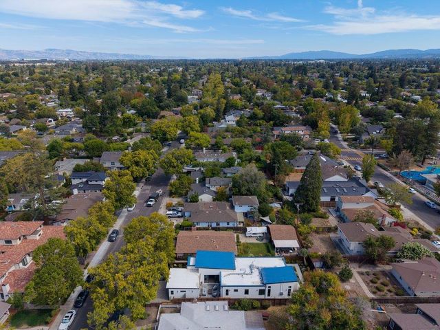 3080 South Court, Palo Alto, CA 94306