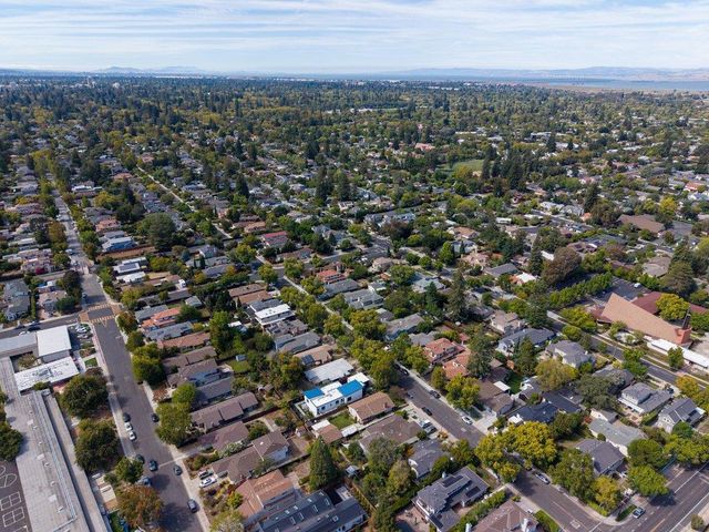 3080 South Court, Palo Alto, CA 94306