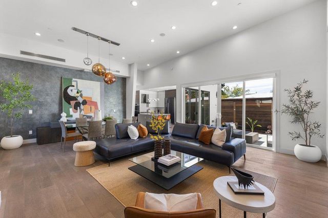 3080 South Court, Palo Alto, CA 94306
