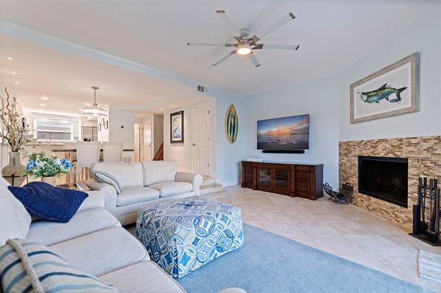 12592 N CAPRI CIRCLE 6, Treasure Island, FL 33706