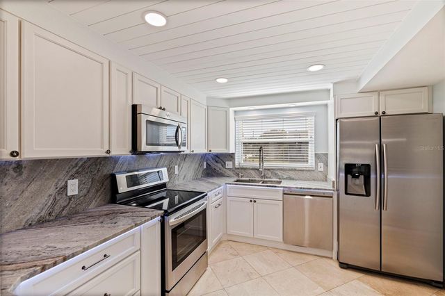 12592 N CAPRI CIRCLE 6, Treasure Island, FL 33706