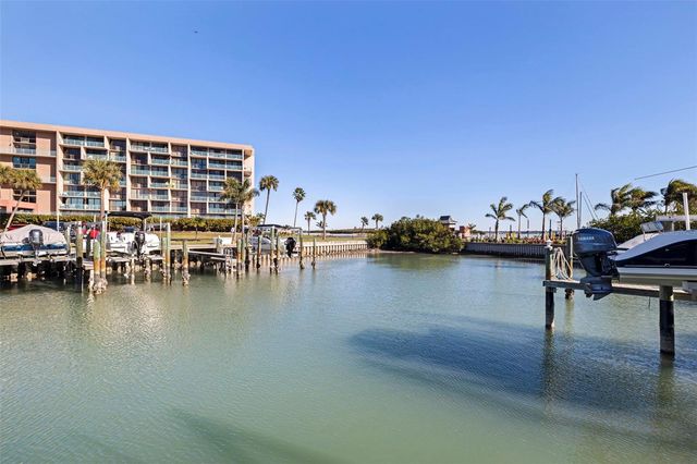 12592 N CAPRI CIRCLE 6, Treasure Island, FL 33706