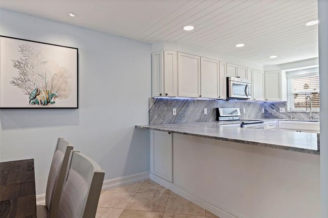 12592 N CAPRI CIRCLE 6, Treasure Island, FL 33706