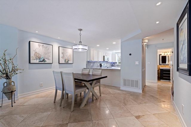 12592 N CAPRI CIRCLE 6, Treasure Island, FL 33706