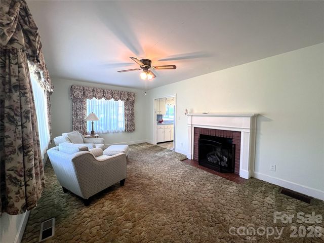 209 S Roxford Road, Kings Mountain, NC 28086