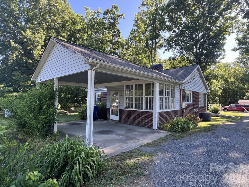 209 S Roxford Road, Kings Mountain, NC 28086