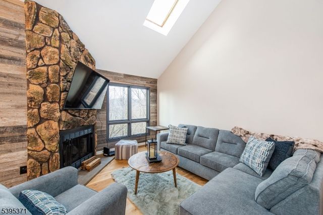 5 Wimbledon Dr 2, Vernon Twp., NJ 07462
