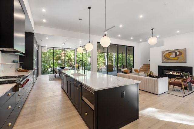 2003 Sharon LN, Austin, TX 78703