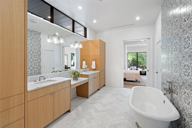 2003 Sharon LN, Austin, TX 78703