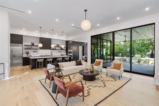 2003 Sharon LN, Austin, TX 78703