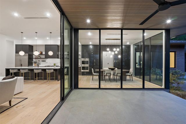 2003 Sharon LN, Austin, TX 78703