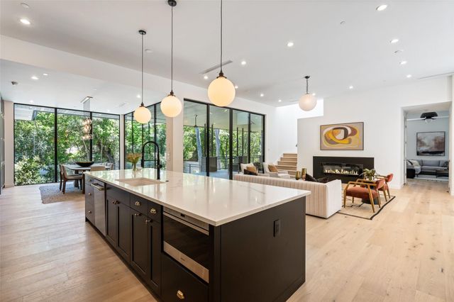 2003 Sharon LN, Austin, TX 78703