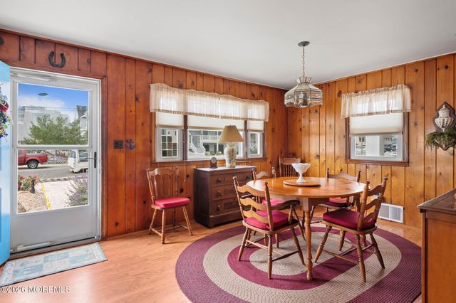 16 22nd Avenue, Seaside Park, NJ 08752