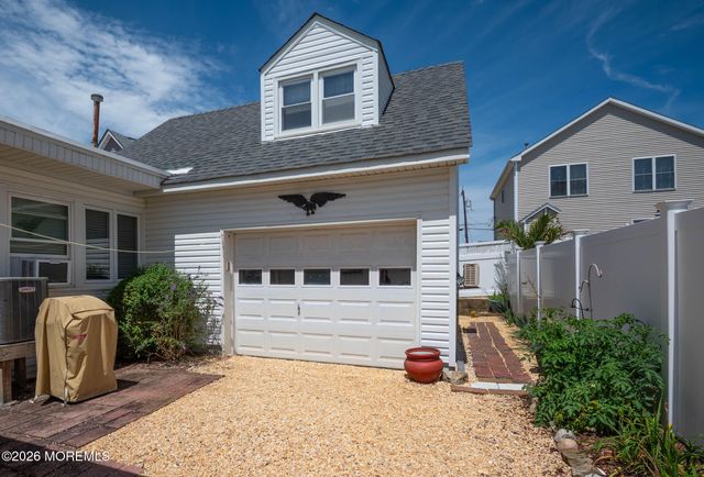 16 22nd Avenue, Seaside Park, NJ 08752