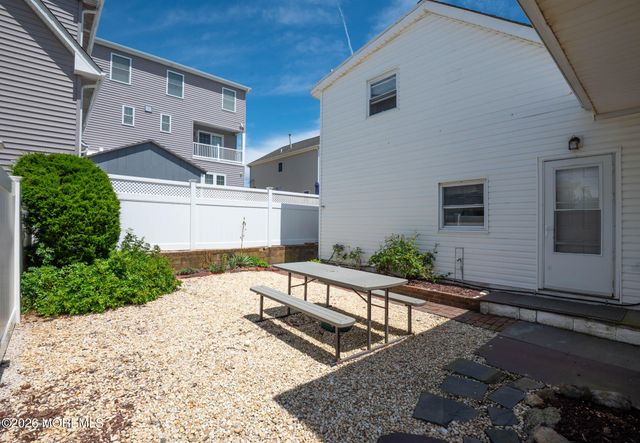 16 22nd Avenue, Seaside Park, NJ 08752