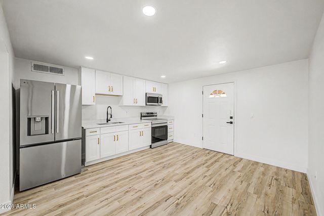 7407 W MONTE VISTA Road, Phoenix, AZ 85035