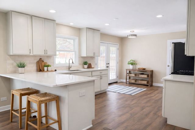 711 Woodhollow Lane, Buffalo Grove, IL 60089