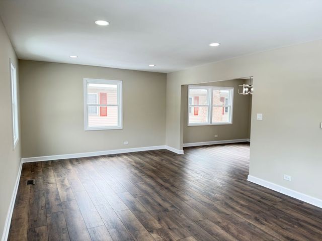 711 Woodhollow Lane, Buffalo Grove, IL 60089