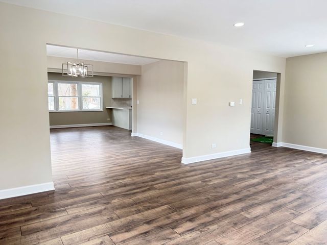 711 Woodhollow Lane, Buffalo Grove, IL 60089