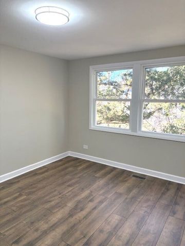 711 Woodhollow Lane, Buffalo Grove, IL 60089