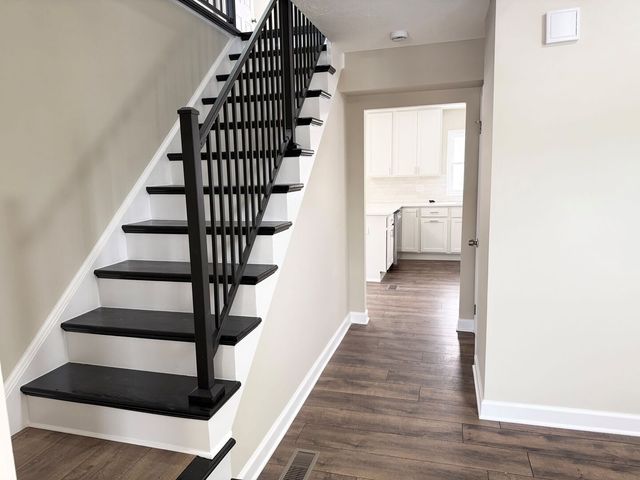 711 Woodhollow Lane, Buffalo Grove, IL 60089