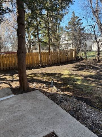 711 Woodhollow Lane, Buffalo Grove, IL 60089