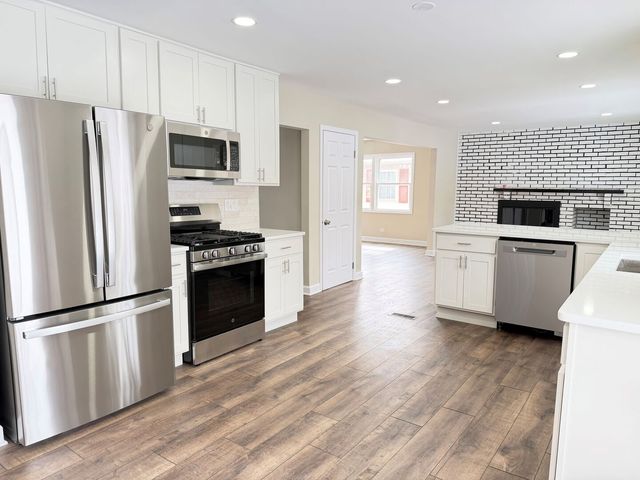 711 Woodhollow Lane, Buffalo Grove, IL 60089