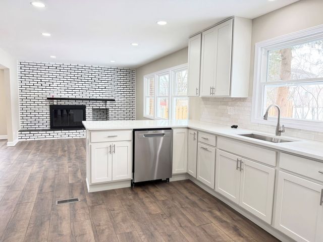 711 Woodhollow Lane, Buffalo Grove, IL 60089