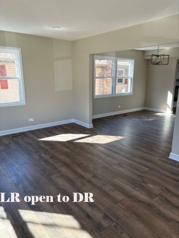 711 Woodhollow Lane, Buffalo Grove, IL 60089