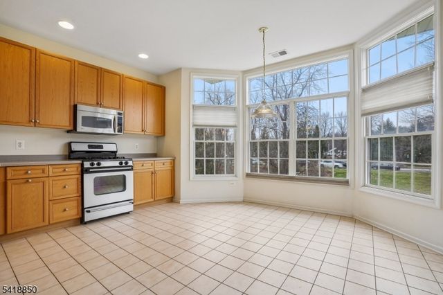 204 Edmonton Ct, Livingston Twp., NJ 07039