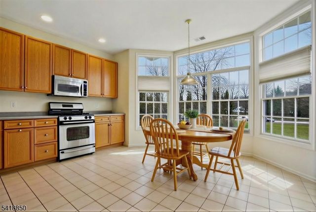 204 Edmonton Ct, Livingston Twp., NJ 07039